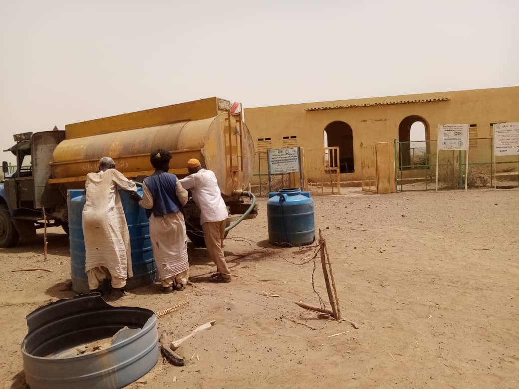 توفير الإمداد المائي بالتناكر بولاية كسلا