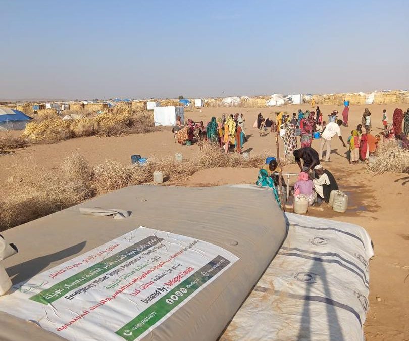 صدقات الخيرية توفر المياه النظيفة لـ 7,000 نازح من الفاشر