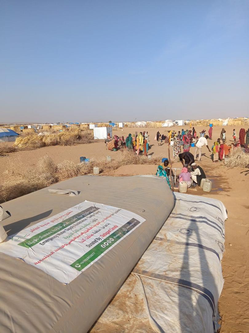 صدقات الخيرية توفر المياه النظيفة لـ 7,000 نازح من الفاشر